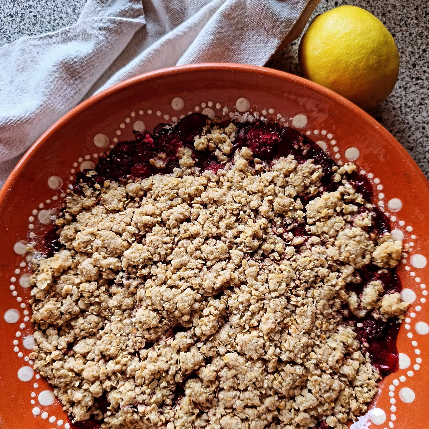 Nem og hurtig hindbær crumble til spontane gæster 👌🌞

#crumble #hindbærtærte #nemcrumble