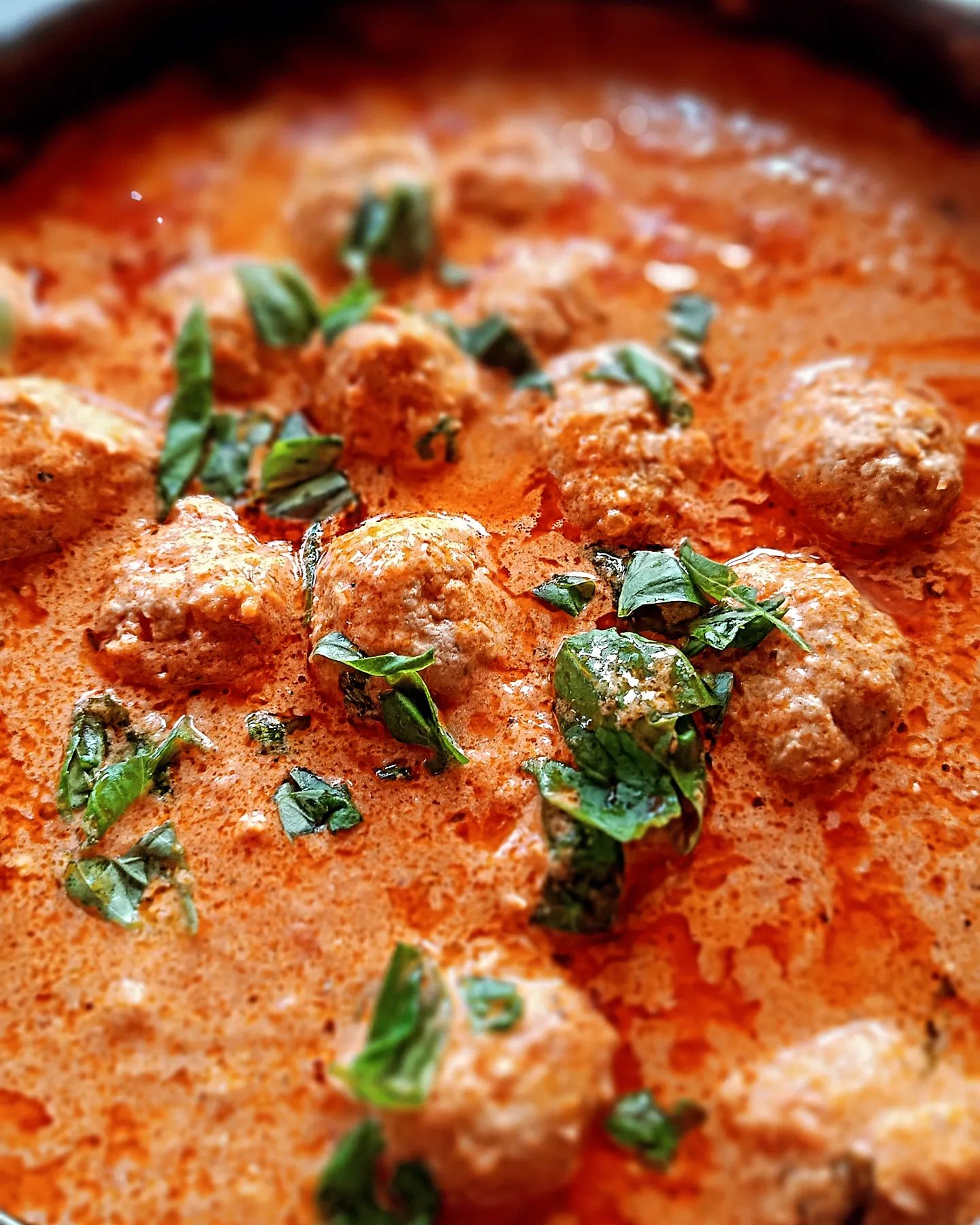 Der er italiensk på menuen idag, inspireret af @umutsakarya

#kødbolleritomatsovs #hakketkylling #cremetoglækker #kødboller #kødbolleritomatsauce