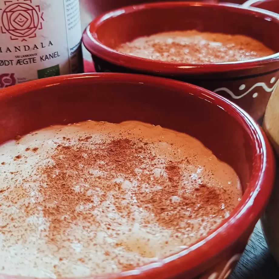 En hurtig dessert til weekenden?
Selvfølgelig med ægte kanel fra @mandala_organic på toppen 👌

#risdessert #risogalo #rizogalo #risbudding #budding #nemdessert